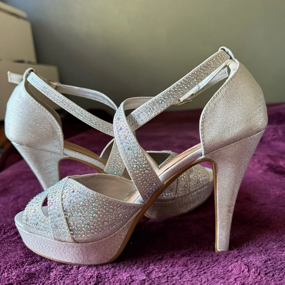 Top Moda Rhinestone Silver Heels - Picture 4 of 6